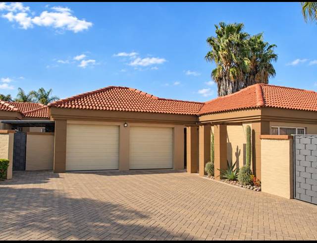 2 BEDROOM TOWNHOUSE FOR SALE IN HEUWELSIG